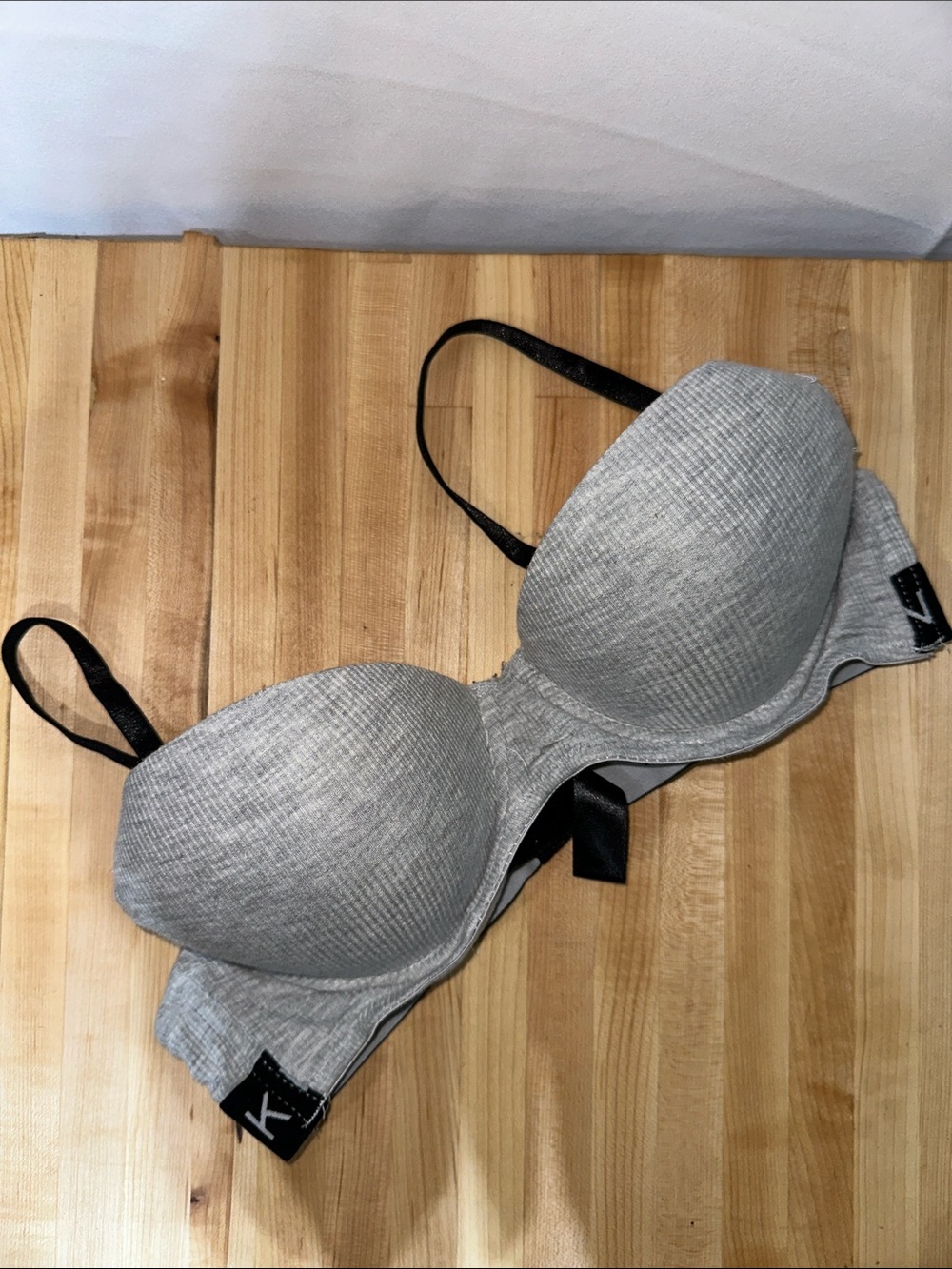 Danskin Light Gray Contour T-Shirt Bra with Black Straps 0105